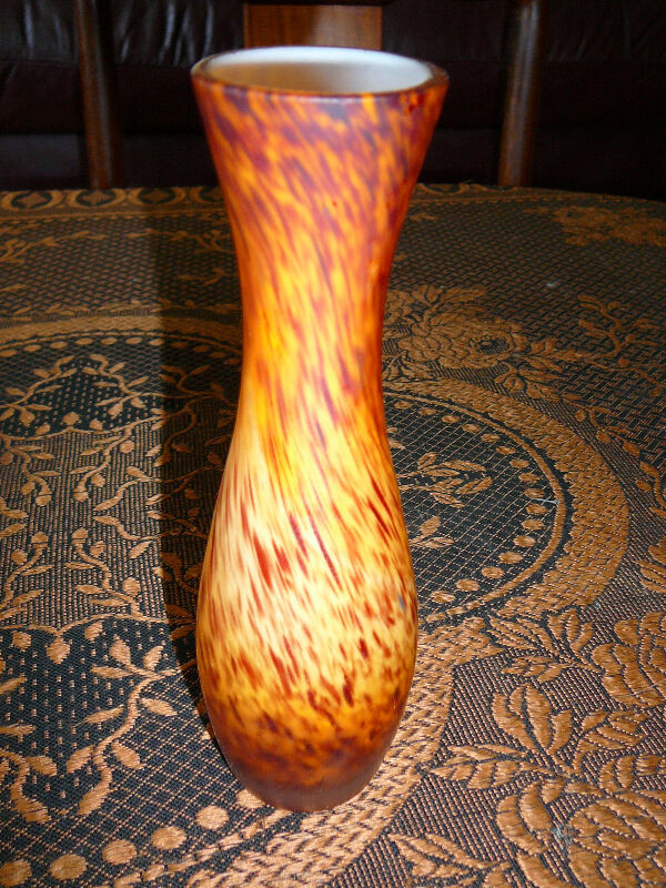 mignon vase solifleur 8"/20cm, forme tulipe style Murano ambre dans Art et objets de collection  à Ville de Montréal - Image 3