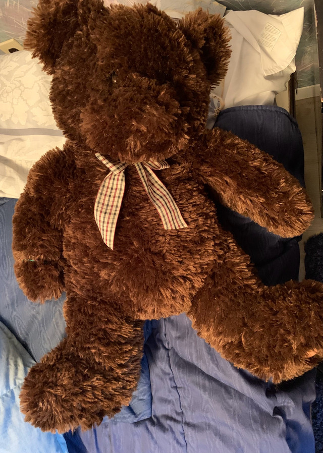 25” tall brown cuddly teddy bear  in Toys in Winnipeg - Image 2