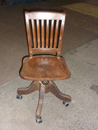 Chaise à roulette antique