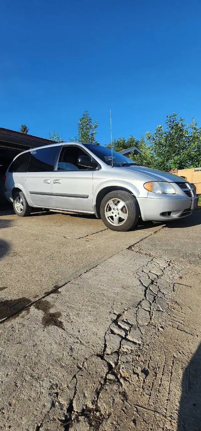 Dodge grand caravan 2006549321765164820483