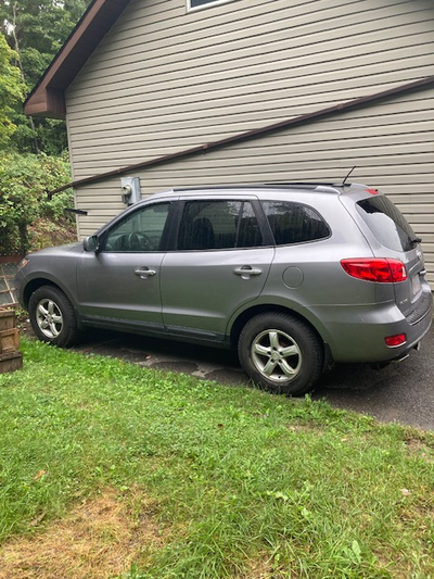2008 Sante-fe, 4X4, 3.3 L V6, very good condition, older gentleman owner, always garage kept, brand...