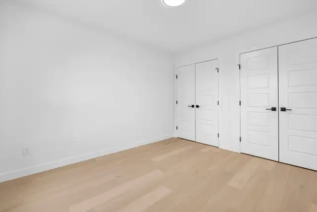 Bright 2-Bedroom Suite in Bowness – 12 Mins to Downtown Calgary