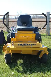 Hustler Dash XD 42" Zero Turn Lawnmower 2024