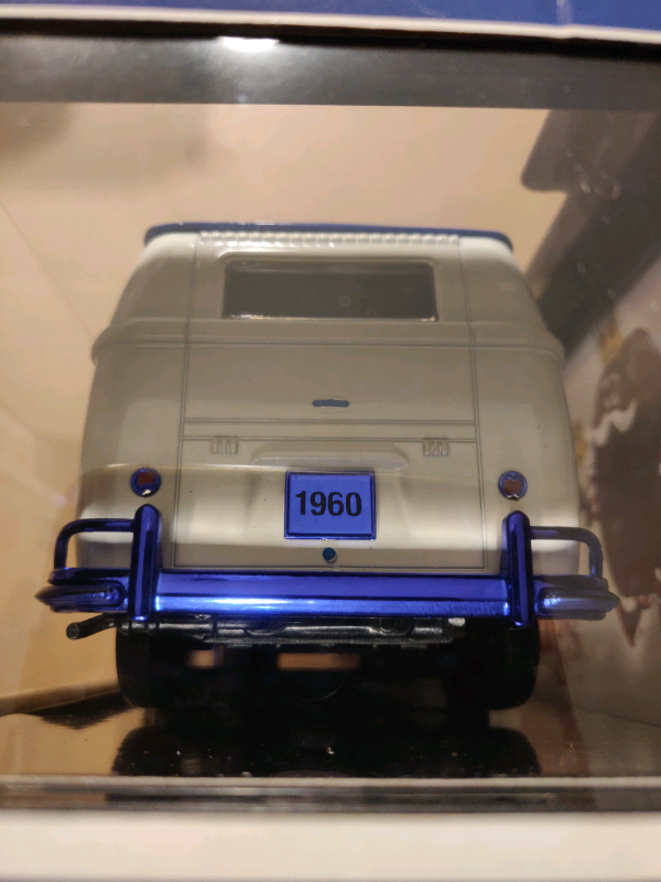 M2 Machines Hostess VW Volkswagen Van Chase 1/750 1:24 diecast in Toys & Games in City of Toronto - Image 6