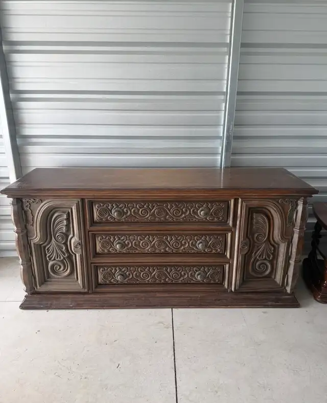 Free Delivery! Solid Wood Carved Credenza Buffet in Hutches & Display Cabinets in Oshawa / Durham Region - Image 6