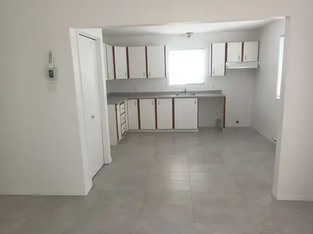 Appartement 4 1/2 a louer, prêt 1er avril,  impécable, 1er ou 2e