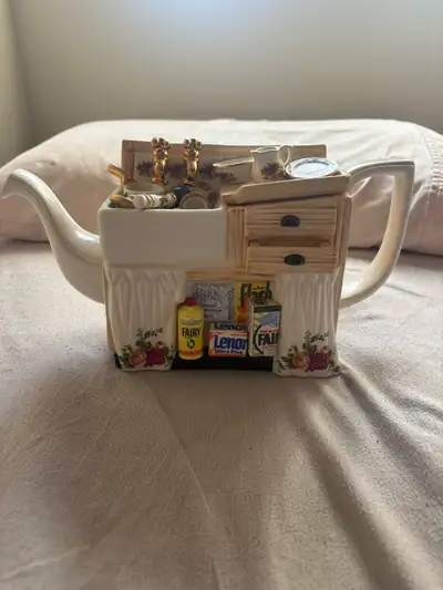 This charming and unique Royal Albert Old Country Roses Sink Teapot is in excellent used condition a...