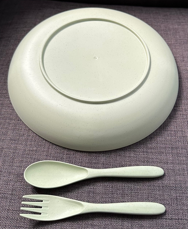  New Plastic Deep Plates in Kitchen & Dining Wares in Markham / York Region - Image 4