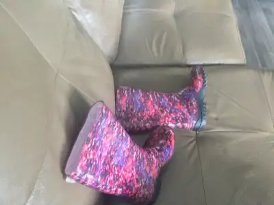 BOTTES DE PLUIE GRANDEUR US  5 et EU 35-36, View more