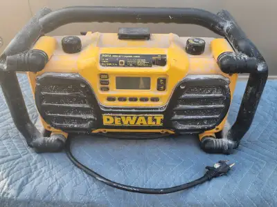 DeWalt DC012 Job Site Work Site Charger Radio Uses Battery Or ??, View more