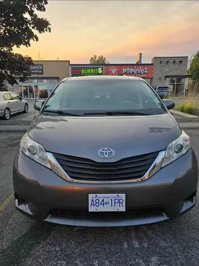2011 toyota sienna