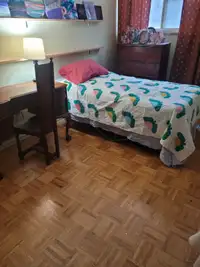 2 bedroom apt to share with female