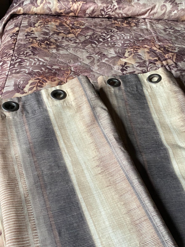 Couvrelit, rideaux, voilage et tringle Habillage de fenêtres Trois