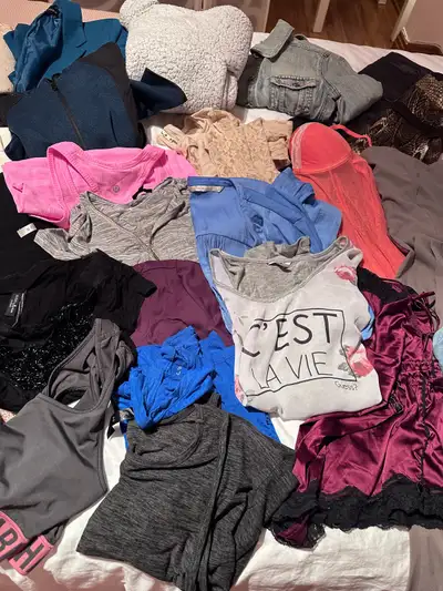 lot de vêtements femme small xsmall 35 morceaux, View more