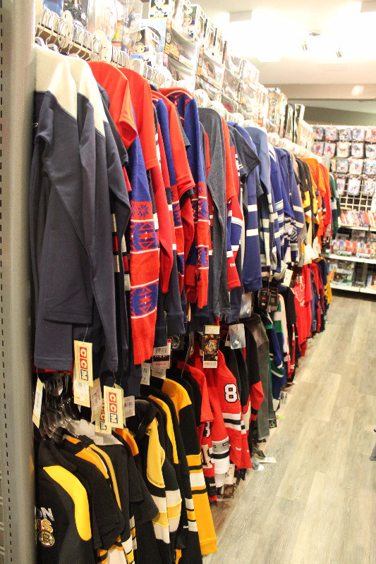 Alex Ovechkin Heavyweight Jersey Lacer Hoodie at JJ Sports! in Arts & Collectibles in Chatham-Kent - Image 3