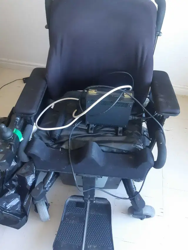 electric assistive wheelchair in Health & Special Needs in Kingston - Image 3