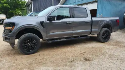 2024 F150 super crew, 4x4, gas, 30,550km, ABS bakes, back up camera, automatic, XLT, 2" lift.