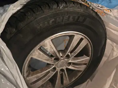 Set of 4 winter tires on rims – 215/70R16. 2 Michelin X-Ice Snow - Less than 100 km on them – essent...
