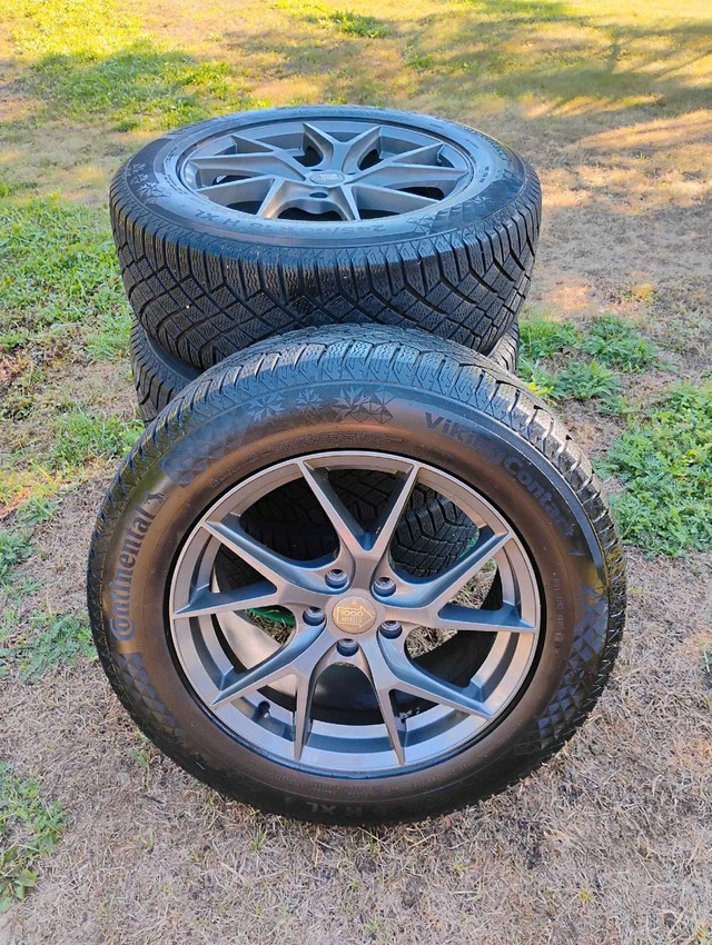 4 winter 245/60R18 tires mounted on alloy rims in Tires & Rims in Muskoka