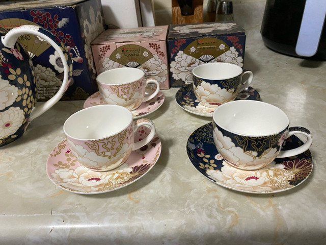 Teapot set in Arts & Collectibles in Saint John - Image 2