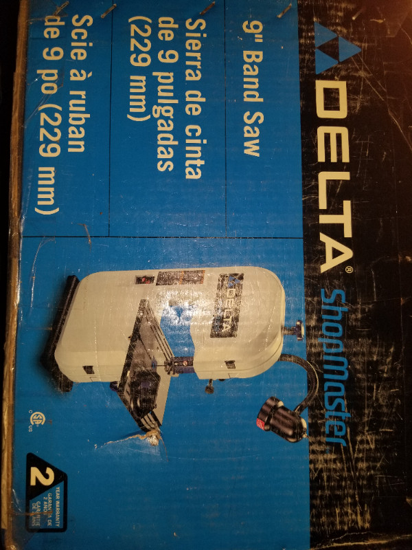 DELTA  9-inch BAND SAW in Power Tools in Kitchener / Waterloo