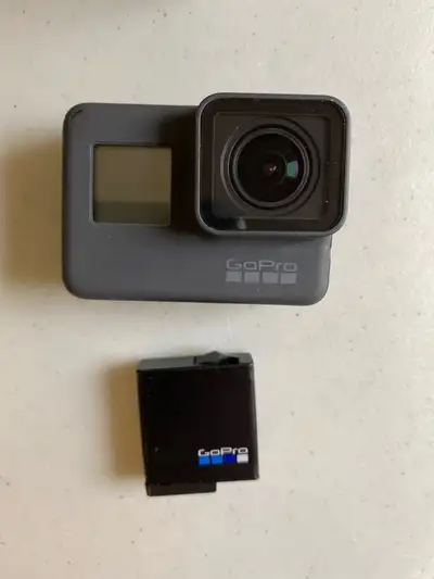 Capture your adventures with this used GoPro Hero 5 Black, which shoots stunning 4K video and 12MP p...