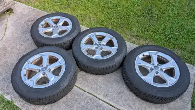 continental snow tires 215/65/17 rims like new..one or 2 season left on tires.400$