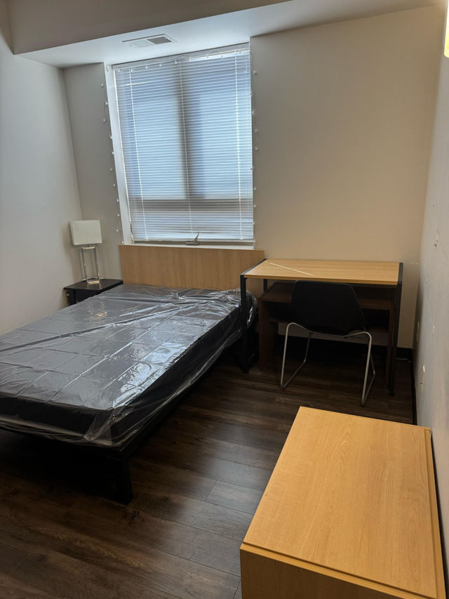 Room for rent - Oshawa in Room Rentals & Roommates in Oshawa / Durham Region - Image 3