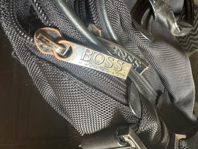 Authentic BOSS by Hugo Boss laptop bag - broken zipper | Laptop Accessories  | Ottawa | Kijiji