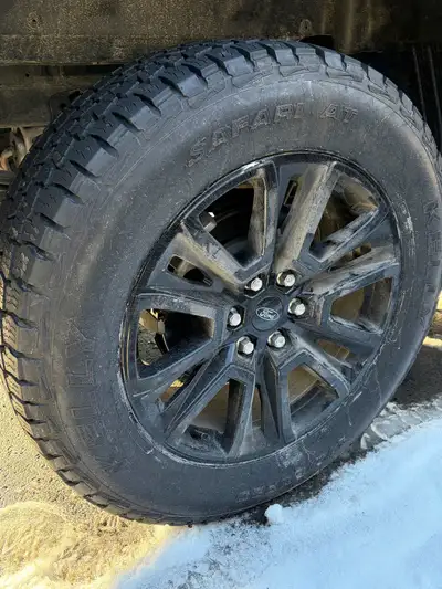 Je mets en vente une série de pneu d’été Hankook 275/60R20 115T M+S toute neuve. Raison de la vente...
