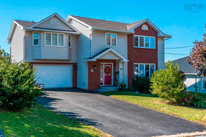 Stunning Multifunctional Home with a View of Lake Micmac Houses for
