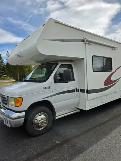 2004 Forest River Sunseeker 2890 Class C Motorhome 28’ model with 30’ Length Ford E450 V10 Gas Chass...