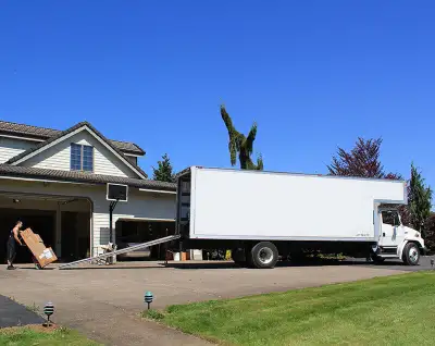 Service de déménagement complet adapté à vos besoins. Nous offrons les camions et l’équipe selon vot...