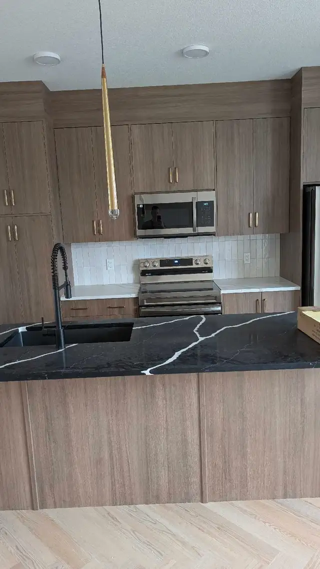 Tile installation 63005662572417124
