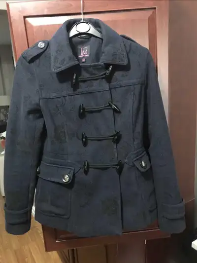 Excellent condition! Navy blue coat with velvety floral print. Fully lined inside. Toggle closure. T...