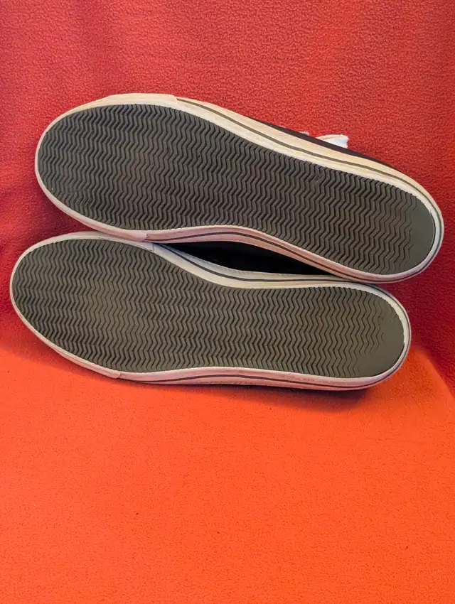 Men's black sneakers with white laces - size 11 in Men's Shoes in Edmonton - Image 3