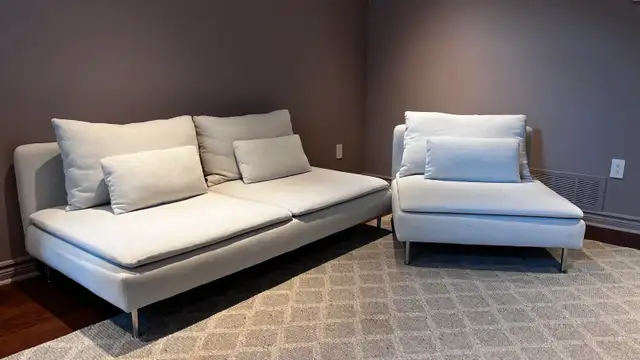 Modern White Sofa in Couches & Futons in Oakville / Halton Region - Image 5