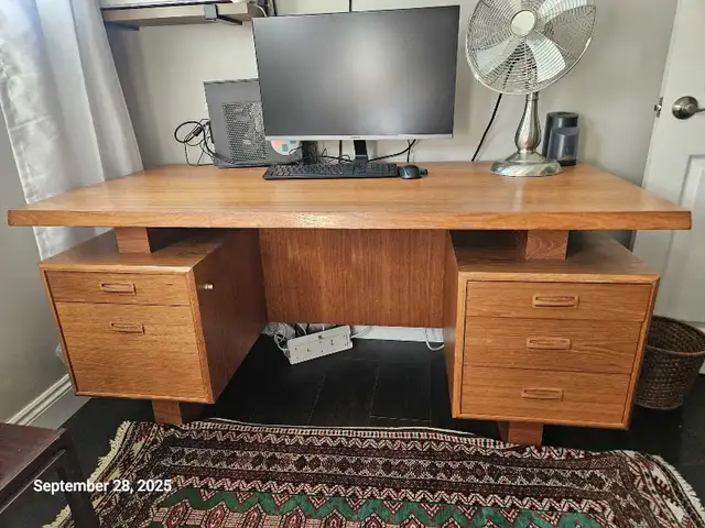 Vintage Teak Vaneered Desk in Desks in Sarnia - Image 2