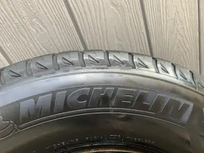 4 Michelin Lattitude X Ice Winter tires Used only 2seasons