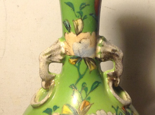 Antique Japan Hand Ring Handle Vase in Arts & Collectibles in Vancouver - Image 4