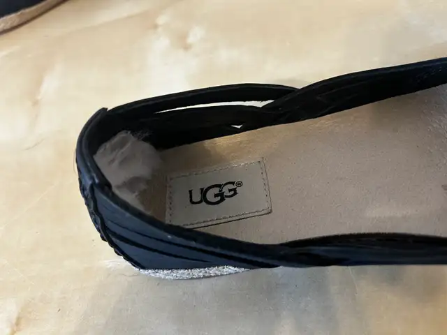 UGG Espadrille size 6 in Women's - Shoes in City of Toronto - Image 5