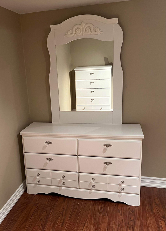 Girl’s 4 Piece Bedroom SetWhite with Diamond Shaped Knobs in Dressers & Wardrobes in Cambridge