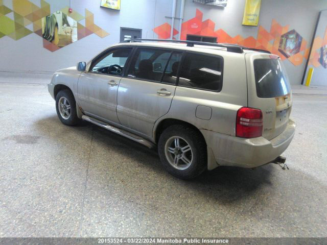 2003 Toyota  Highlander AWD Available For Parts in Auto Body Parts in Winnipeg - Image 2