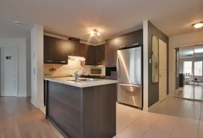 4 1/2 Nouveau Condo Brossard avec Balcon à louer