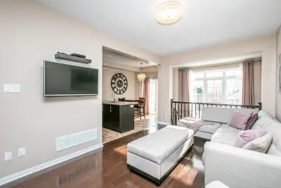 This rental property is located in Stonebridge Barrhaven. Excellent condition, semi-detached townhou...