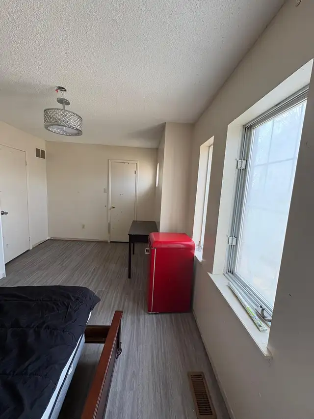ROOM FOR RENT – $850 ALL INCLUSIVE + FREE PARKING AVAILABLE NOW in Room Rentals & Roommates in Oshawa / Durham Region - Image 14