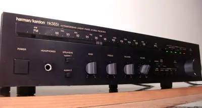Bon ampli vintage années 80 made in Japan mais besoin de nettoyage. À qui la chance!