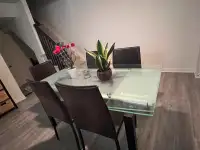 Dinning room table for sale