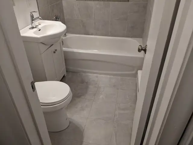 1 Bdrm, 54 King St. W. Stoney