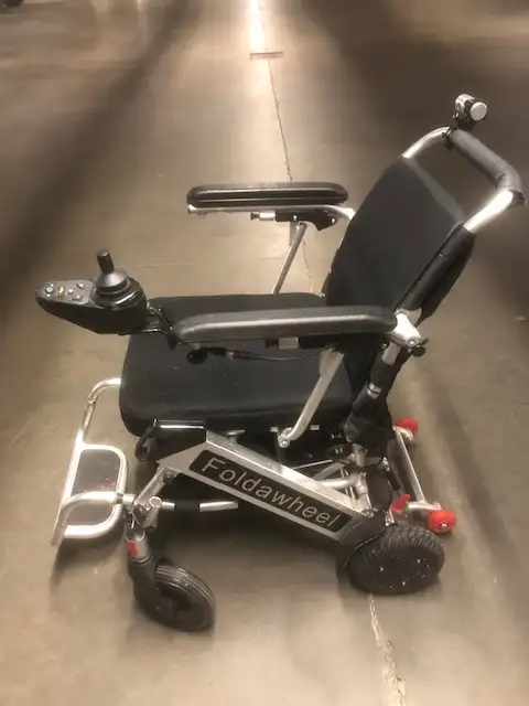 Power wheel chair that folds up62863282050562121